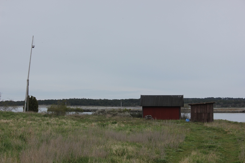 En liten byggnad av trä i Östergans vik.
