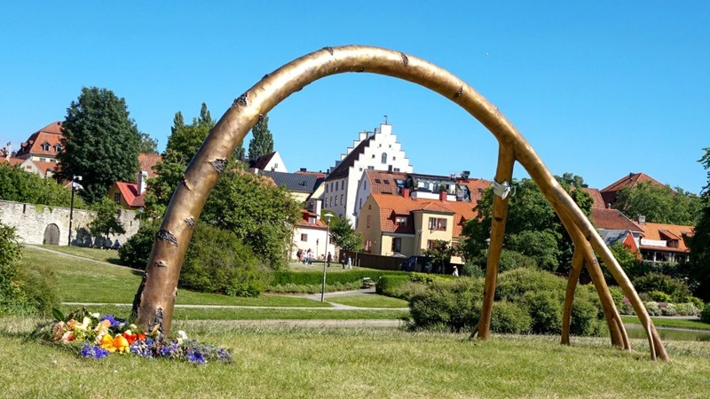 Bronsbågeskulptur