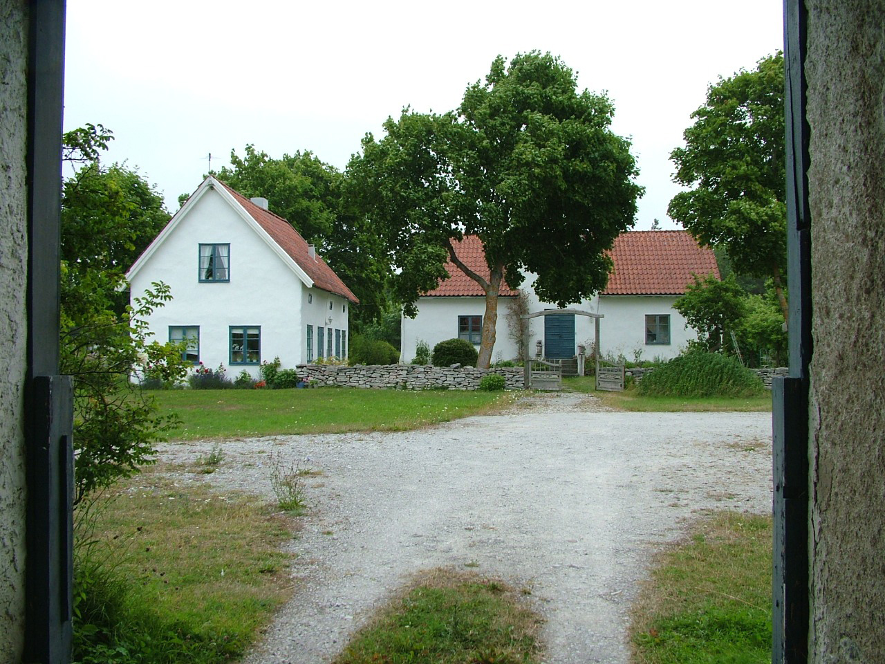 Manbyggnad från 1850-talet, stor flygel med magasinsloft