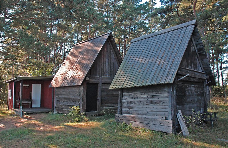 Gamla träfiskebodar.