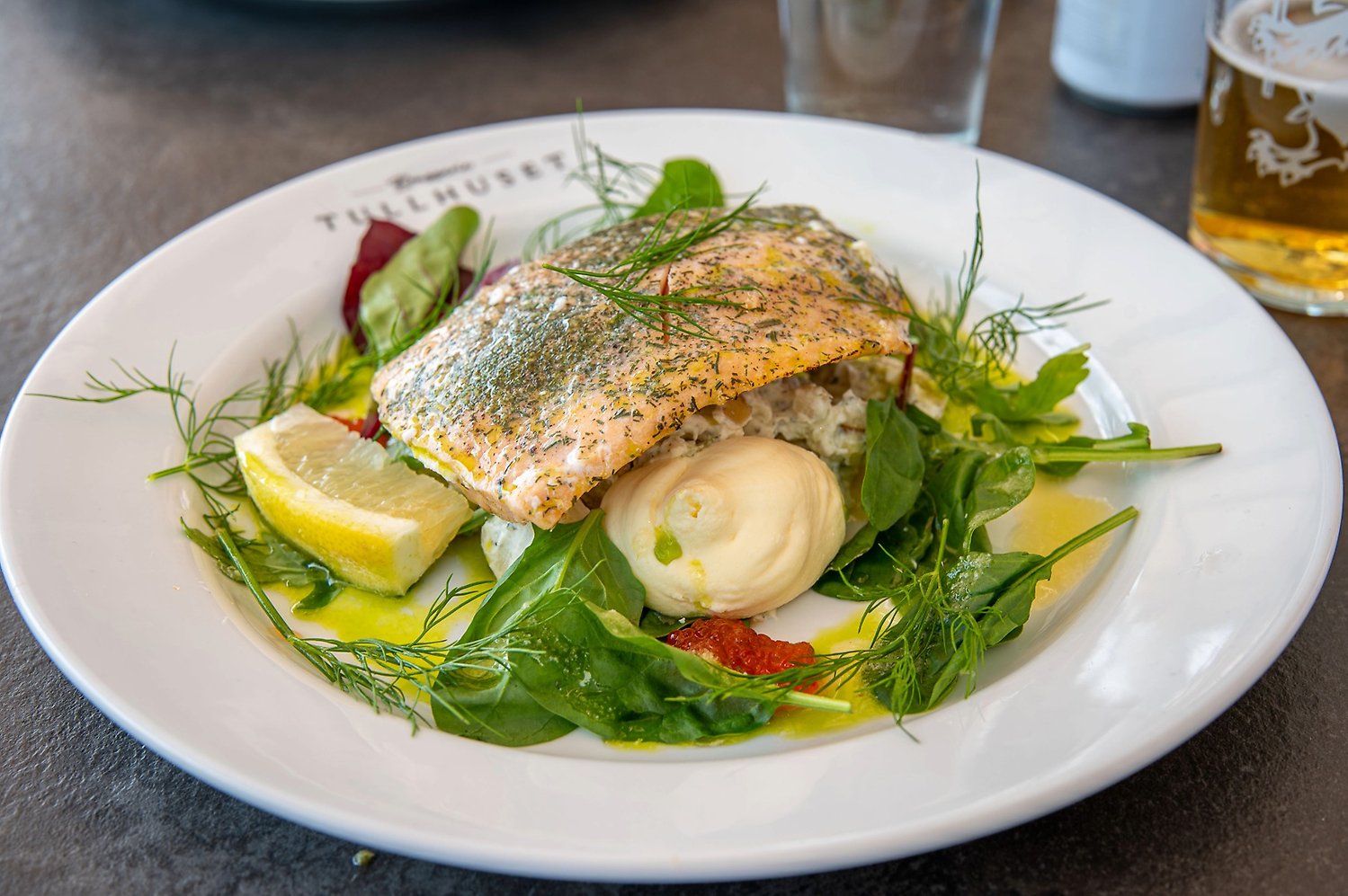Fjällröding serverad med sallad