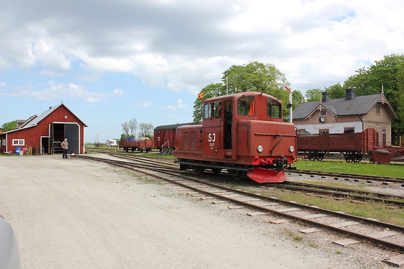 Långsamt åkande loktåg 